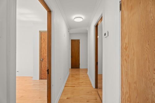Corridor - 29 Rue Du Sommet, Sainte-Marguerite-Du-Lac-Masson, QC 