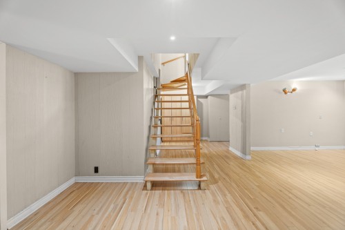 Escalier - 29 Rue Du Sommet, Sainte-Marguerite-Du-Lac-Masson, QC 