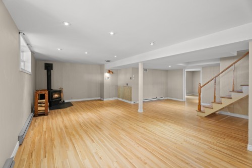Salle familiale - 29 Rue Du Sommet, Sainte-Marguerite-Du-Lac-Masson, QC 