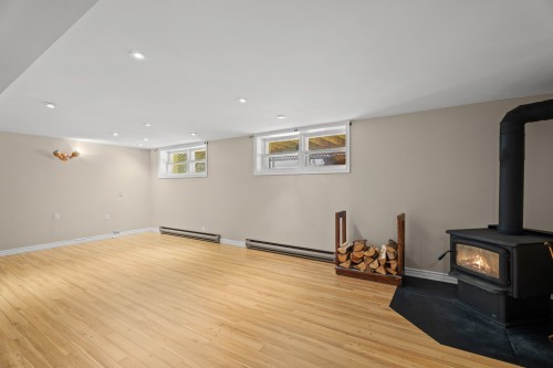 Salle familiale - 29 Rue Du Sommet, Sainte-Marguerite-Du-Lac-Masson, QC 