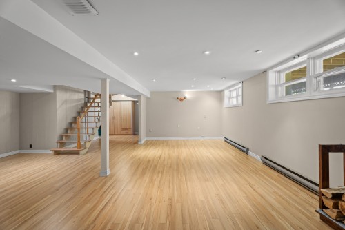 Salle familiale - 29 Rue Du Sommet, Sainte-Marguerite-Du-Lac-Masson, QC 