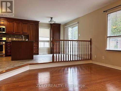 Kitchen opens to family room - 255 Stoneway Drive, Ottawa, ON 