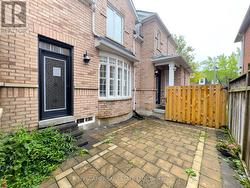 Side yard. - 