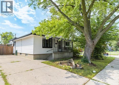 1903 ELLROSE AVENUE  Windsor, ON N8W 4V1