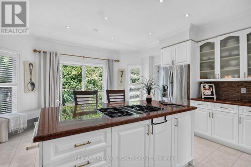 Island with four burner cook top - 11 Taj Court, Ottawa, ON 