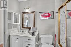 4 piece ensuite in 2nd bedroom - 