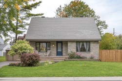 42 Av. Charles  Pointe-Claire, QC H9R 4K5