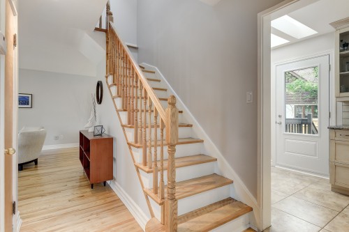 Staircase - 42 Av. Charles, Pointe-Claire, QC 