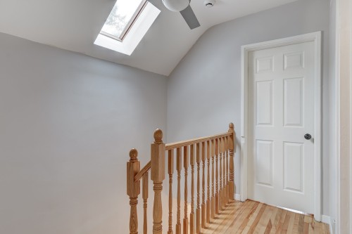 Mud Room - 42 Av. Charles, Pointe-Claire, QC 