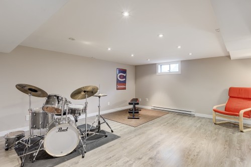 Game Room - 42 Av. Charles, Pointe-Claire, QC 