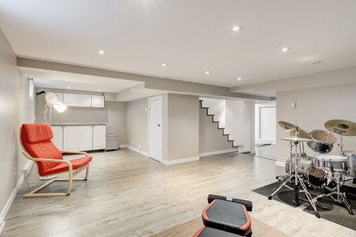 Game Room - 42 Av. Charles, Pointe-Claire, QC 