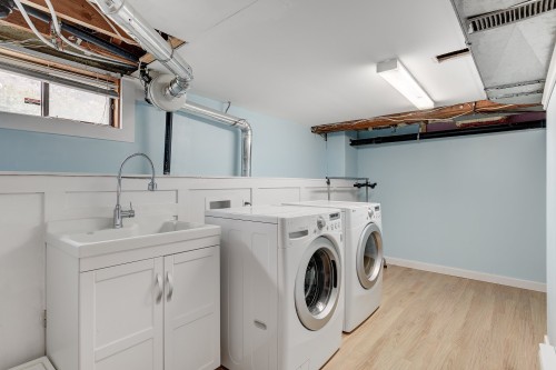 Laundry - 42 Av. Charles, Pointe-Claire, QC 