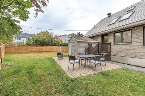 Courtyard - 42 Av. Charles, Pointe-Claire, QC 