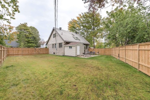 Courtyard - 42 Av. Charles, Pointe-Claire, QC 