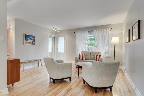 Living Room - 42 Av. Charles, Pointe-Claire, QC 