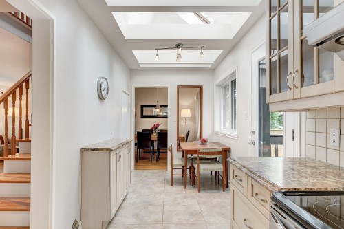 Kitchen - 42 Av. Charles, Pointe-Claire, QC 