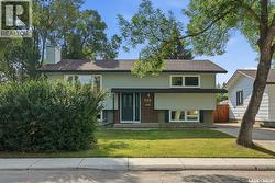 546 Guelph CRESCENT  Saskatoon, SK S7H 4R4