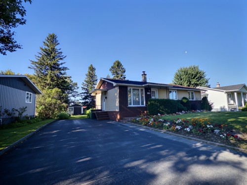 2617 Rue Dubose  Saguenay (Jonquière), QC G7S 1B3
