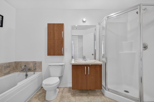 Bathroom - 410-4700 Boul. Henri-Bourassa O., Montréal (Saint-Laurent), QC 