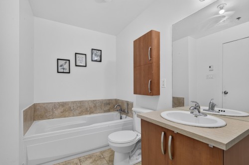Bathroom - 410-4700 Boul. Henri-Bourassa O., Montréal (Saint-Laurent), QC 