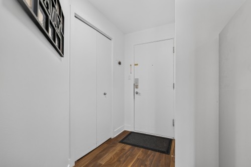 Mud Room - 410-4700 Boul. Henri-Bourassa O., Montréal (Saint-Laurent), QC 