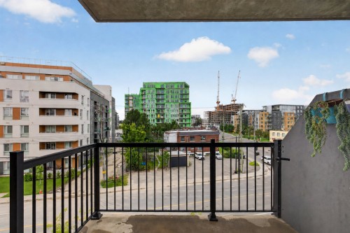 Balcony - 410-4700 Boul. Henri-Bourassa O., Montréal (Saint-Laurent), QC 