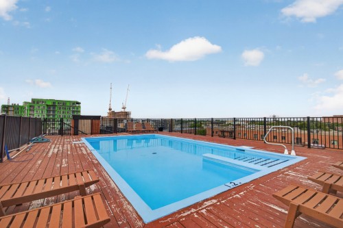 Pool - 410-4700 Boul. Henri-Bourassa O., Montréal (Saint-Laurent), QC 