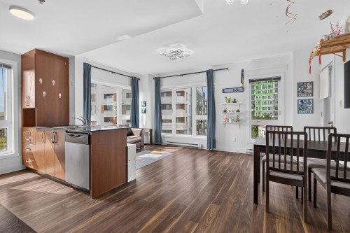 Living Room - 410-4700 Boul. Henri-Bourassa O., Montréal (Saint-Laurent), QC 