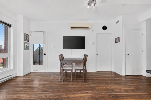 Dining Room - 410-4700 Boul. Henri-Bourassa O., Montréal (Saint-Laurent), QC 