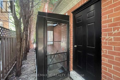 LOWER - 4 THEOBALDS CIRCLE , Richmond Hill, Ontario L4C 9E3 3