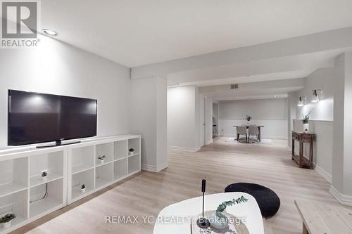 LOWER - 4 THEOBALDS CIRCLE , Richmond Hill, Ontario L4C 9E3 4