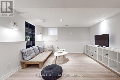 LOWER - 4 THEOBALDS CIRCLE , Richmond Hill, Ontario L4C 9E3 5
