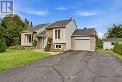 44 STE THERESE BOULEVARD Russell, ON K0A 1W0