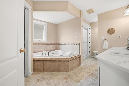 76 Camirant Crescent, Winnipeg, MB 