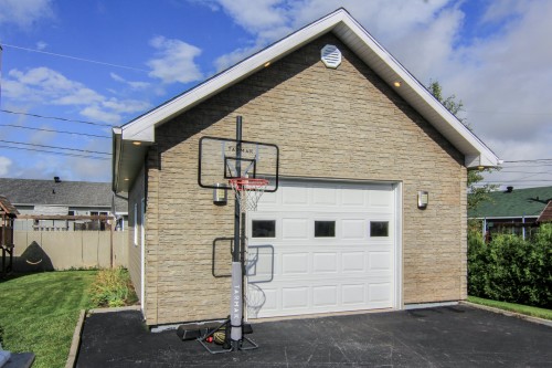 Garage - 311 Rue Du Couvent, Saint-Honoré, QC 