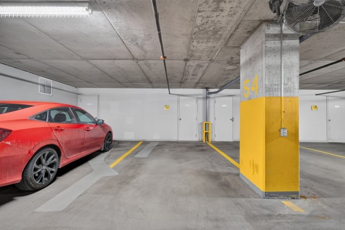 Garage - 1015-1150 Rue St-Denis, Montréal (Ville-Marie), QC 