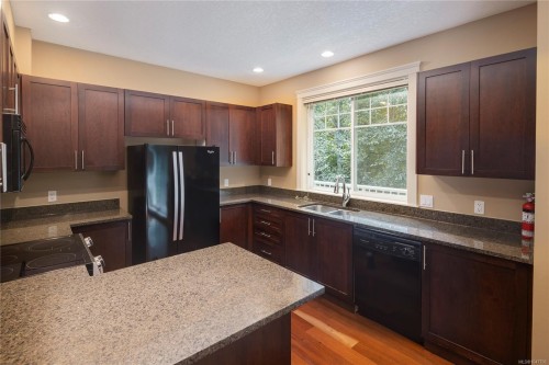 #7-4289 Wilkinson Rd, Saanich, BC 