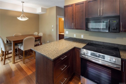 #7-4289 Wilkinson Rd, Saanich, BC 