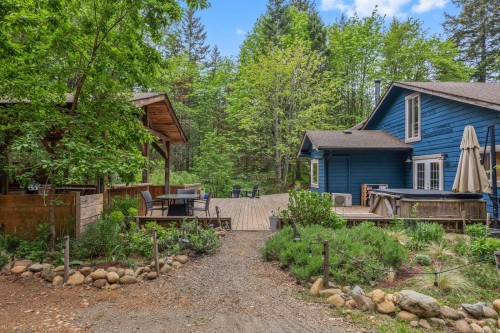 9525 Doyle Rd, Black Creek, BC 