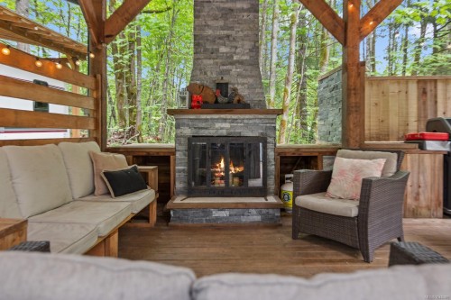 9525 Doyle Rd, Black Creek, BC 