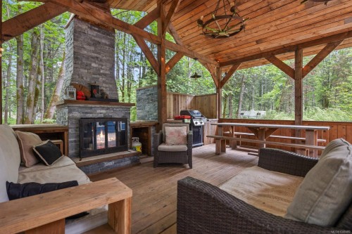 9525 Doyle Rd, Black Creek, BC 
