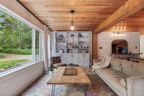 9525 Doyle Rd, Black Creek, BC 