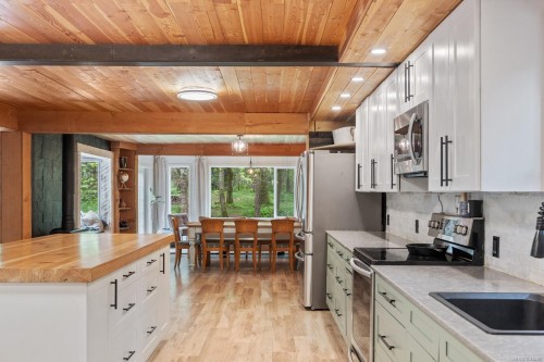 9525 Doyle Rd, Black Creek, BC 