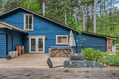 9525 Doyle Rd, Black Creek, BC 