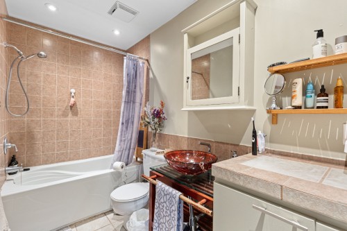 Salle de bains - 202-1270 Rue St-Timothée, Montréal (Ville-Marie), QC 