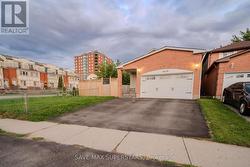1679 PORTLAND COURT Pickering, ON L1V 5L5