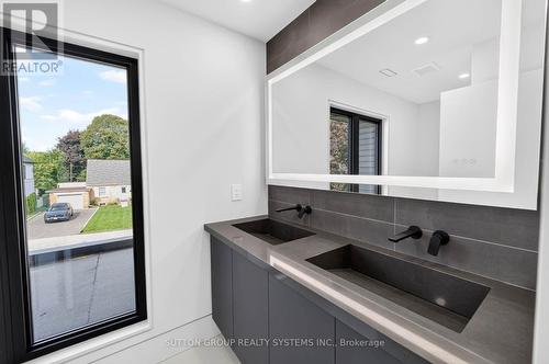 2052 Redan Drive, Mississauga, ON 