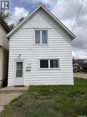 404 Fairford STREET W  Moose Jaw, SK S6H 1W2