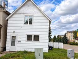 404 Fairford STREET W Moose Jaw, SK S6H 1W2