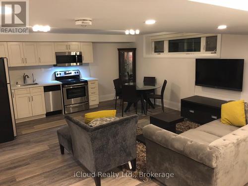 BSMT - 154 DELHI AVENUE , Toronto, Ontario M3H 1A6 2